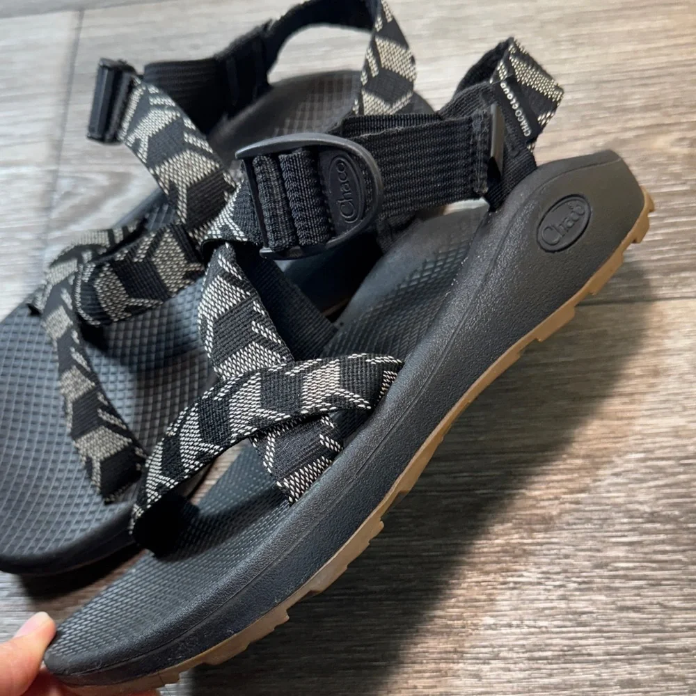 Chaco Black and Gray Strappy Sandals men’s size 8 (s197)